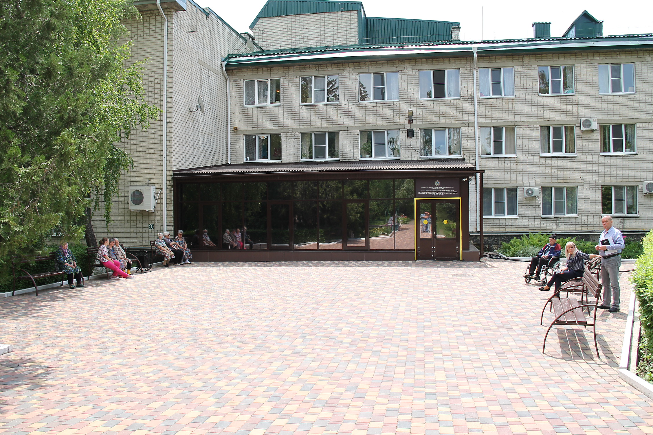 Адаптированный пандус у входа